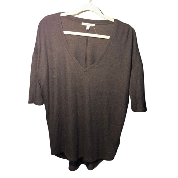 Express One Eleven Black Relaxed V-Neck Long Sleeve Top - Picture 1 of 4